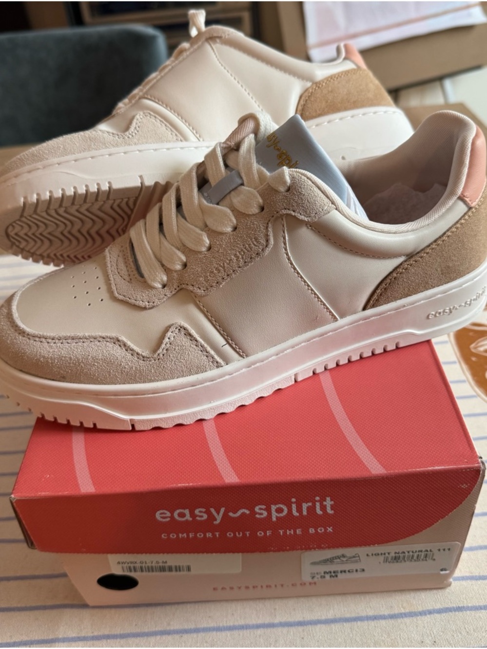 NIB Easy Spirit Cream Lace-Up Sneakers - Size 7.5 - Picture 4 of 7